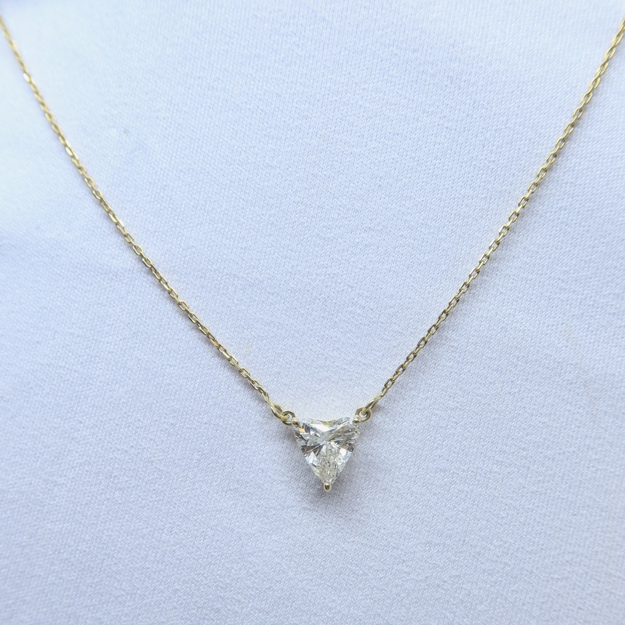 Colar com diamante coração